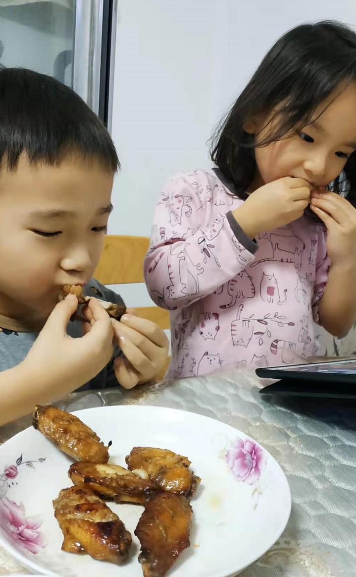 一边是孩子吵着“陪我玩”,一边是工作需要,新冠肺炎疫情期间居家办公心得体验 生活思索 第3张 一边是孩子吵着“陪我玩”,一边是工作需要,新冠肺炎疫情期间居家办公心得体验 生活思索 第3张