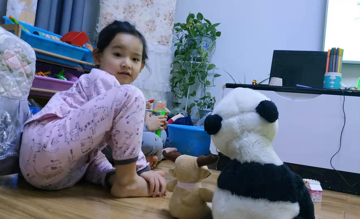 一边是孩子吵着“陪我玩”,一边是工作需要,新冠肺炎疫情期间居家办公心得体验 生活思索 第1张 一边是孩子吵着“陪我玩”,一边是工作需要,新冠肺炎疫情期间居家办公心得体验 生活思索 第1张